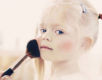 寶寶過早化妝的危害？-寶寶俱樂部